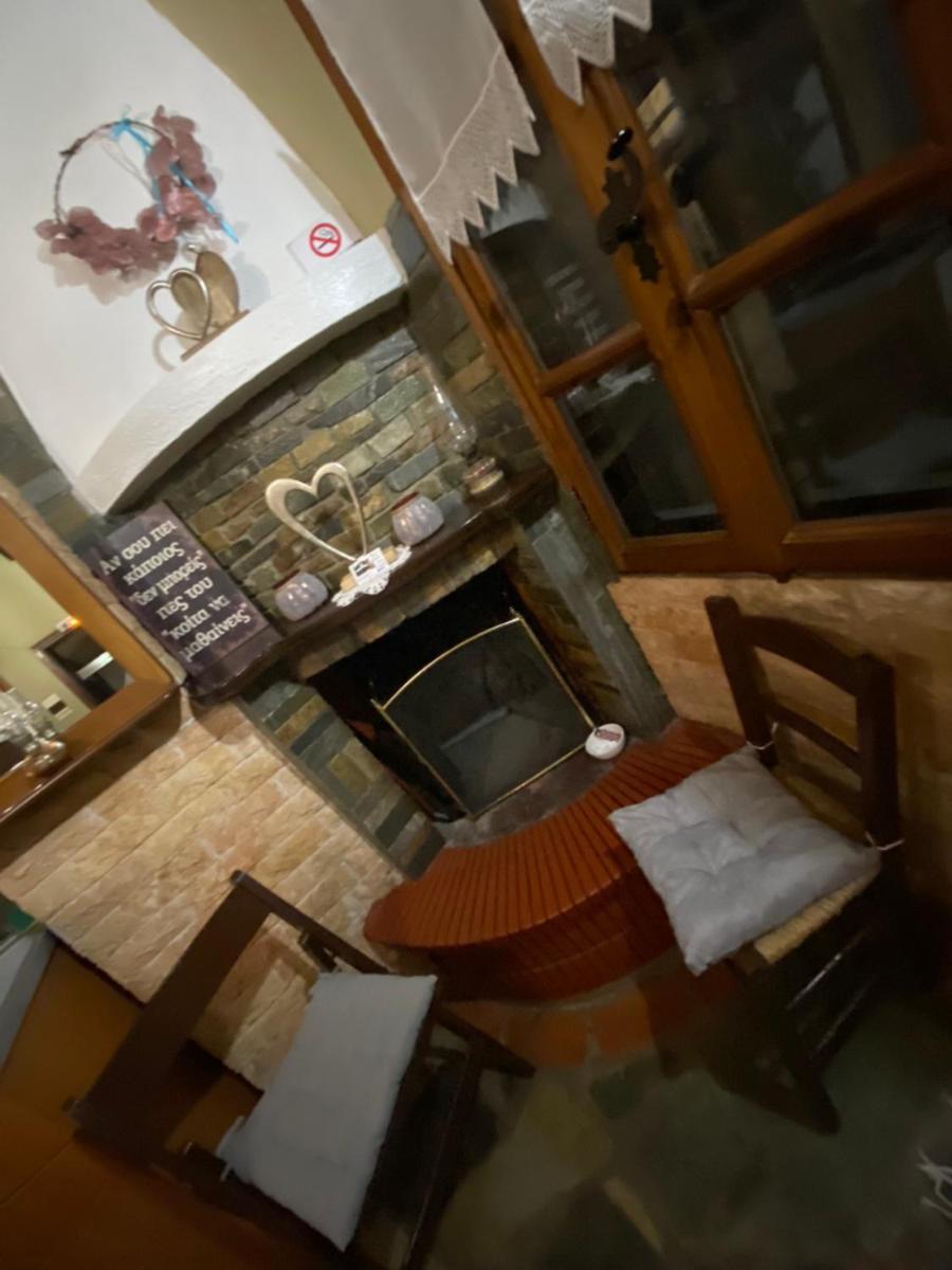 Traditional Guesthouse Erato 팔라이오스 판텔레이몬 외부 사진