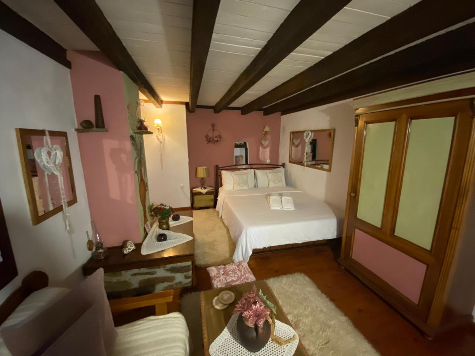 Traditional Guesthouse Erato 팔라이오스 판텔레이몬 외부 사진