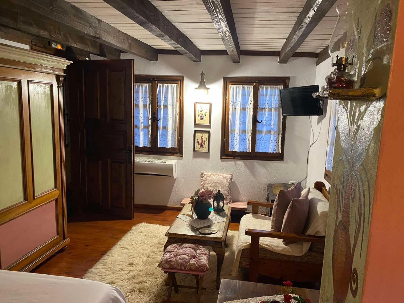Traditional Guesthouse Erato 팔라이오스 판텔레이몬 외부 사진