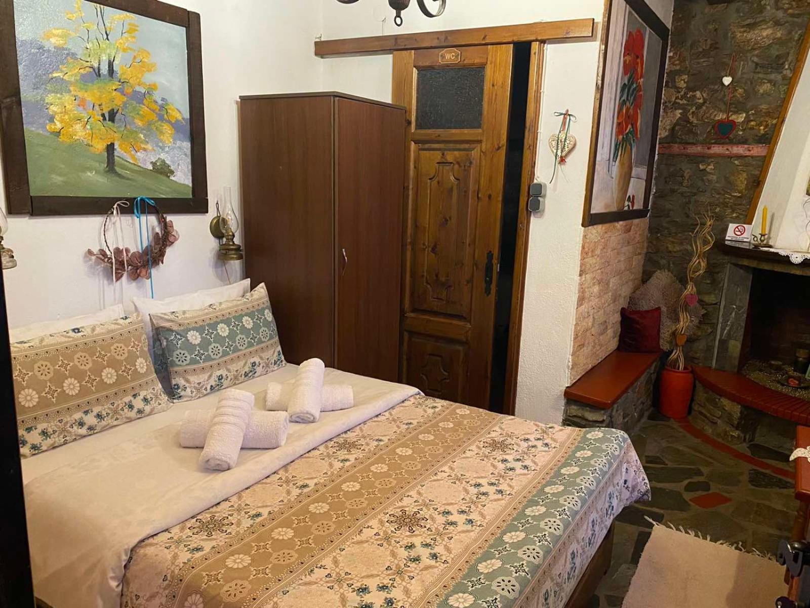 Traditional Guesthouse Erato 팔라이오스 판텔레이몬 외부 사진