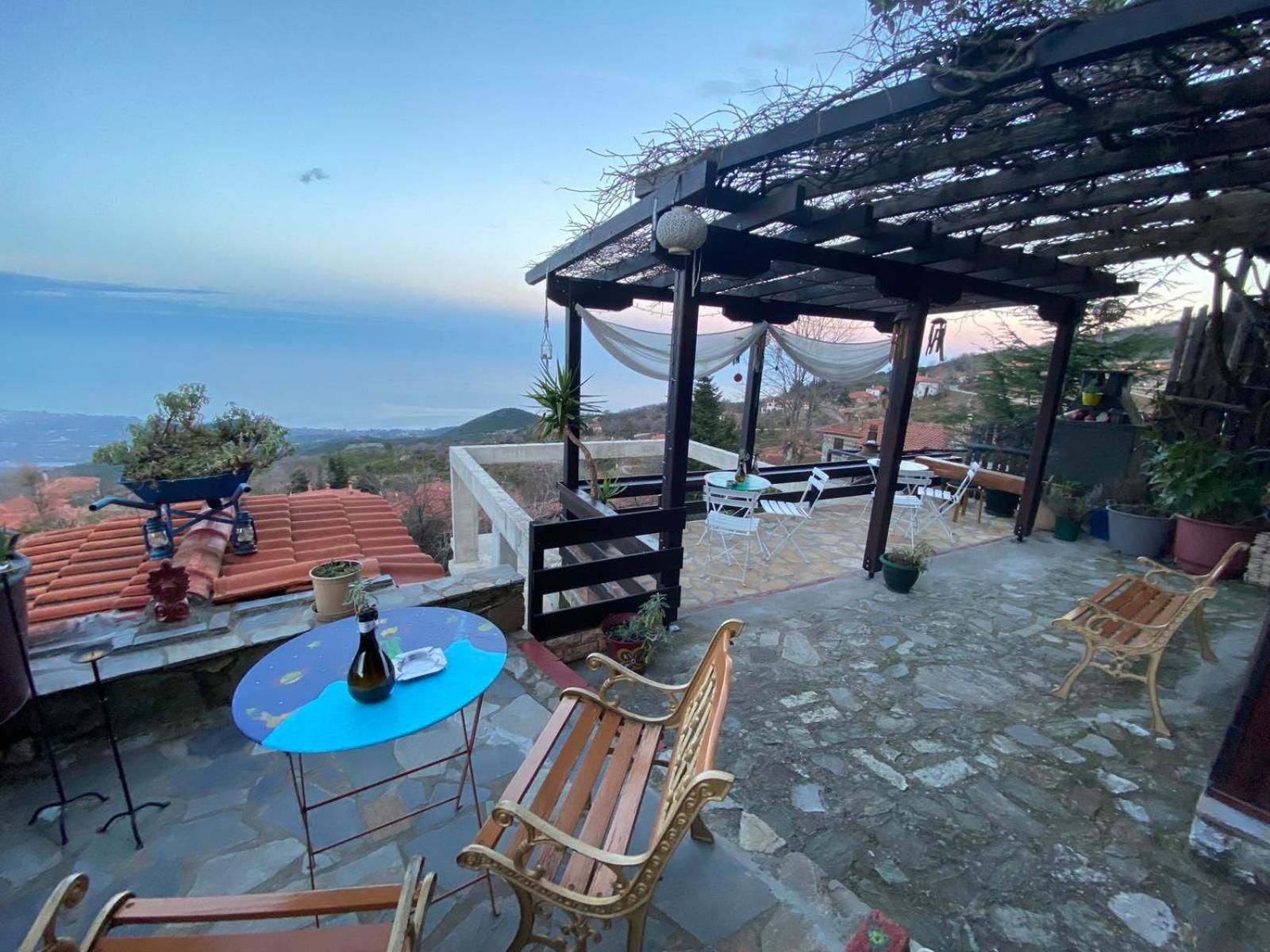 Traditional Guesthouse Erato 팔라이오스 판텔레이몬 외부 사진