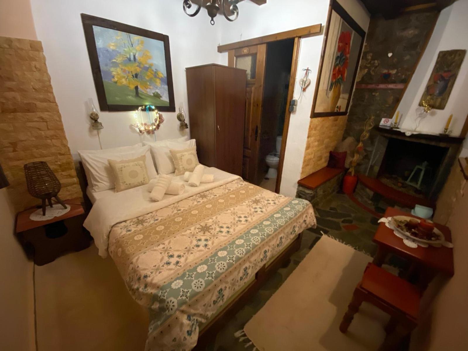 Traditional Guesthouse Erato 팔라이오스 판텔레이몬 외부 사진