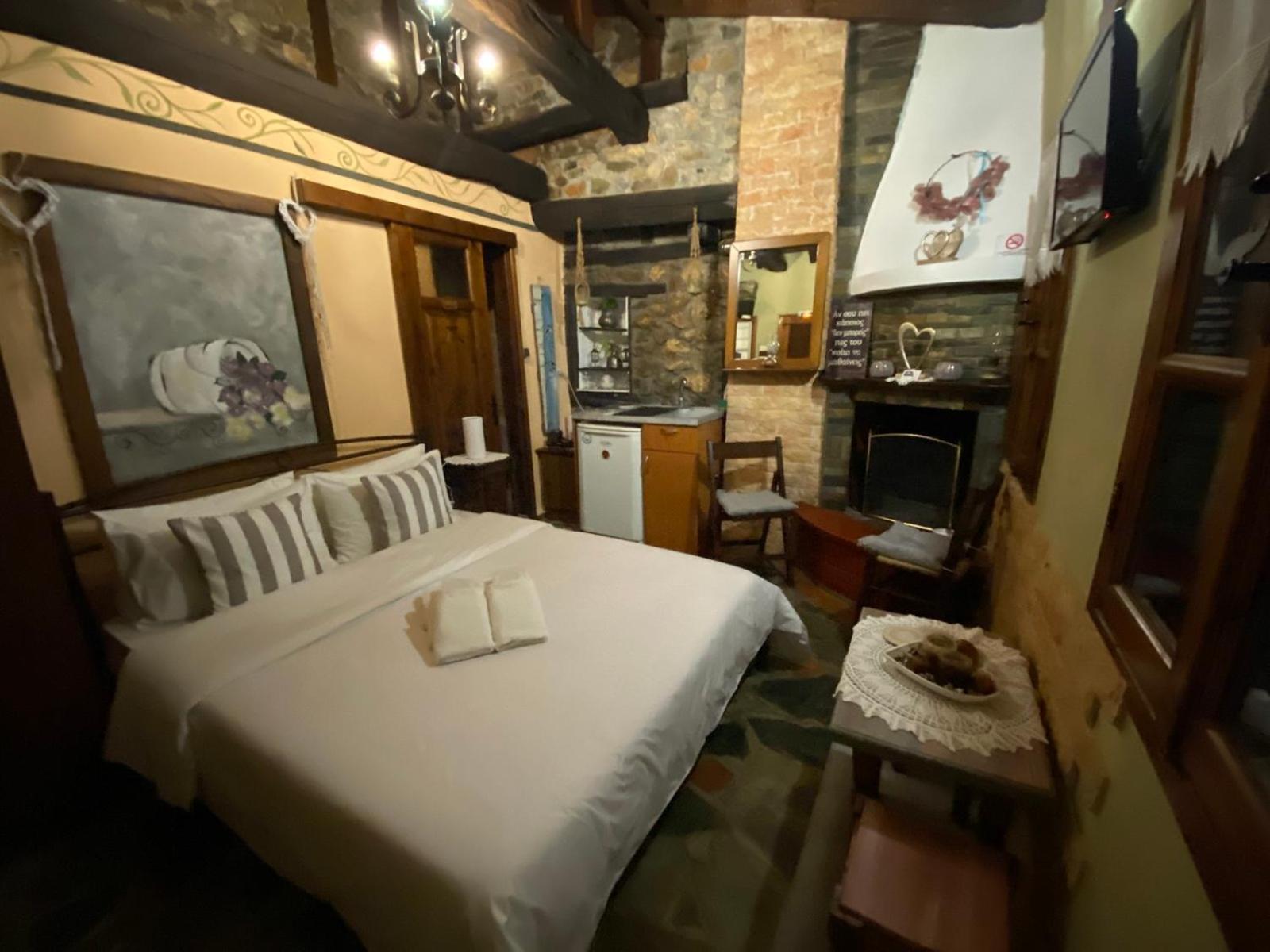 Traditional Guesthouse Erato 팔라이오스 판텔레이몬 외부 사진