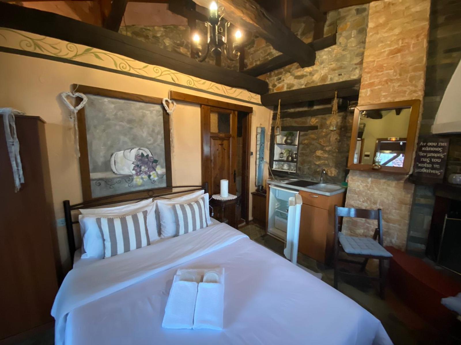 Traditional Guesthouse Erato 팔라이오스 판텔레이몬 외부 사진