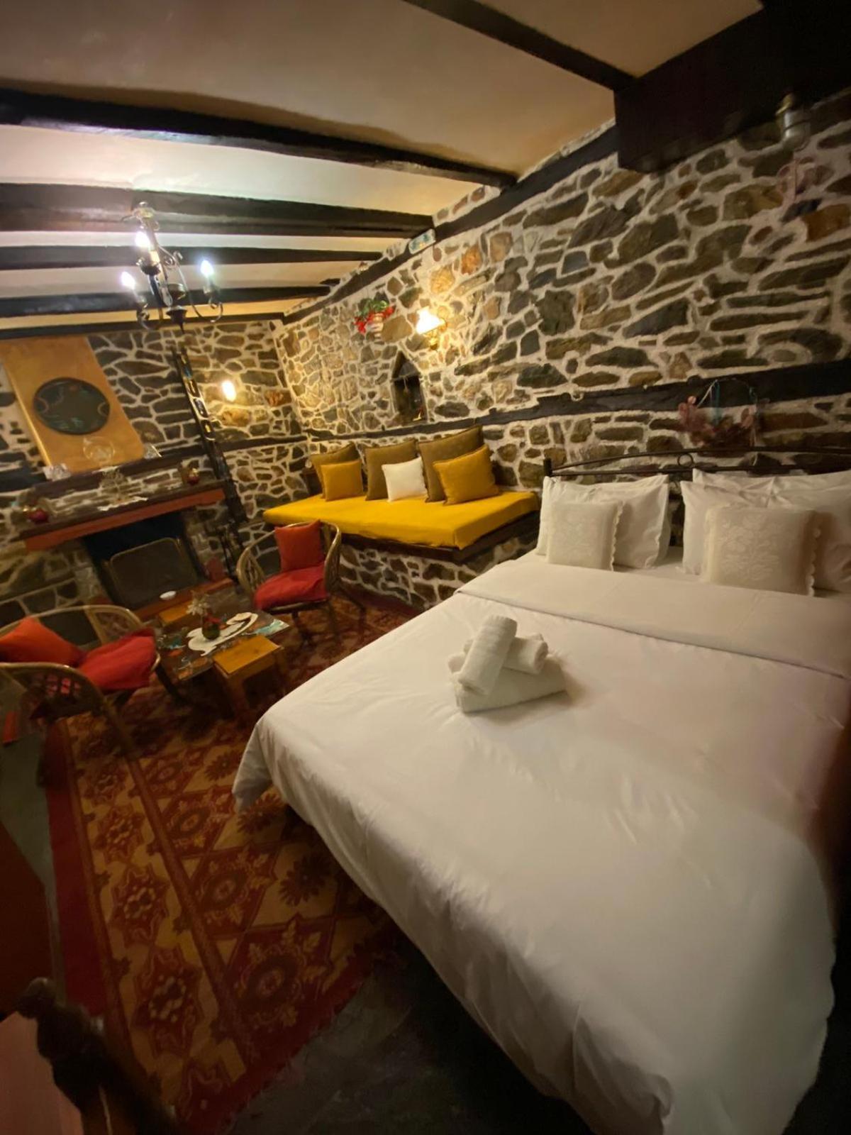 Traditional Guesthouse Erato 팔라이오스 판텔레이몬 외부 사진