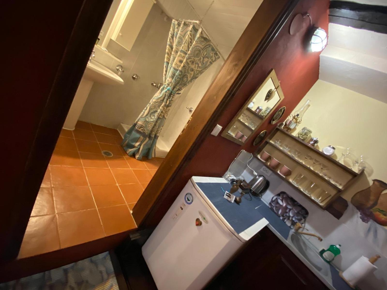 Traditional Guesthouse Erato 팔라이오스 판텔레이몬 외부 사진