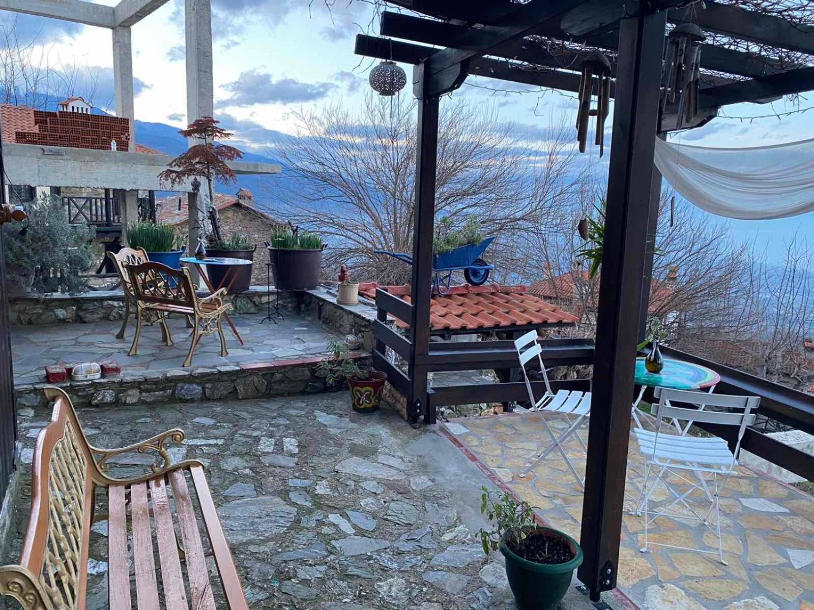 Traditional Guesthouse Erato 팔라이오스 판텔레이몬 외부 사진