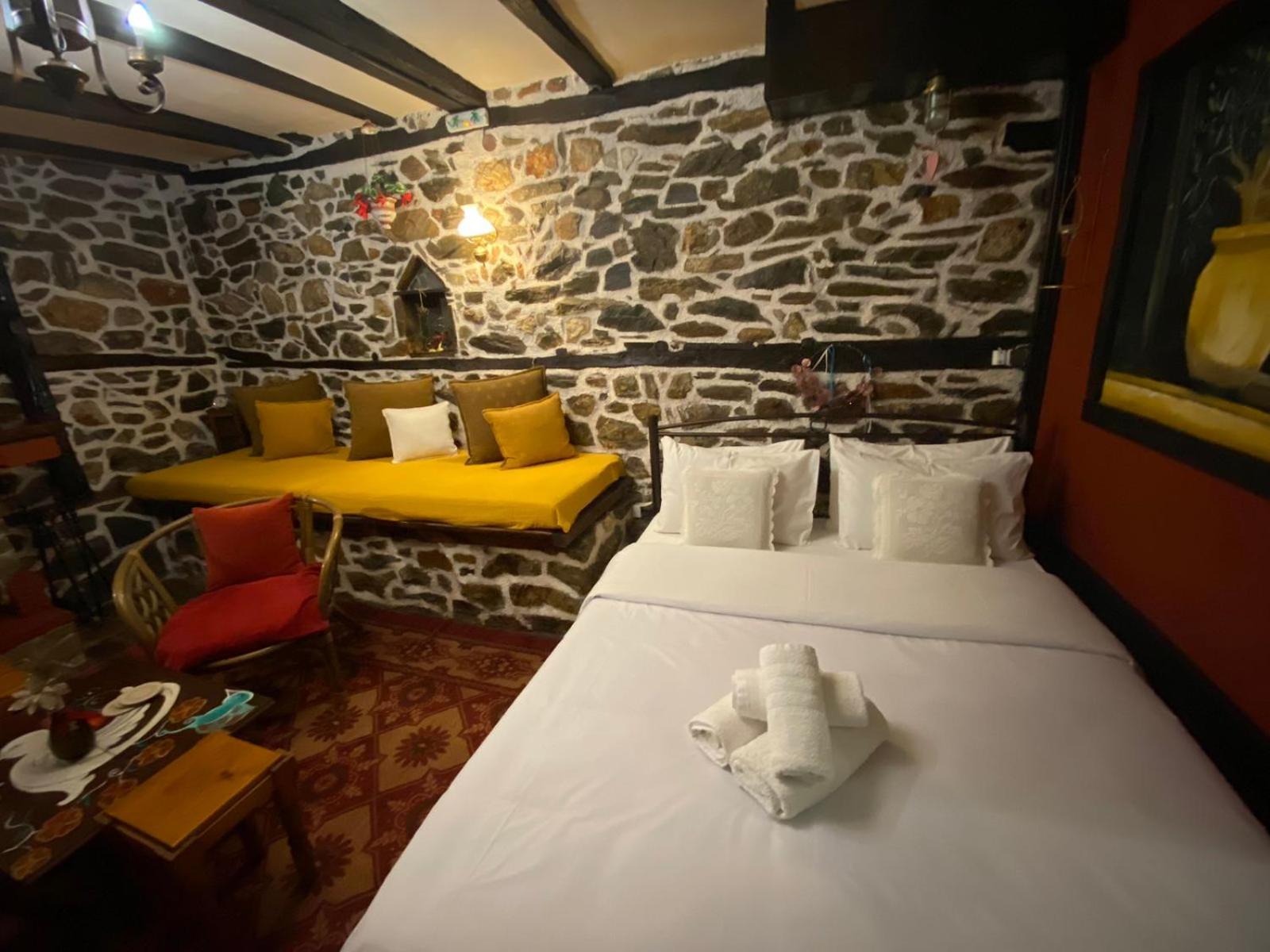 Traditional Guesthouse Erato 팔라이오스 판텔레이몬 외부 사진