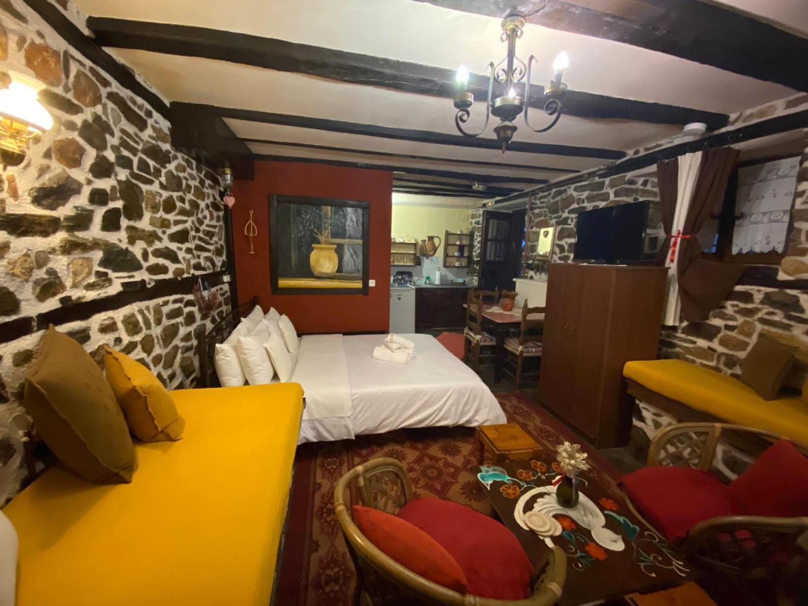 Traditional Guesthouse Erato 팔라이오스 판텔레이몬 외부 사진